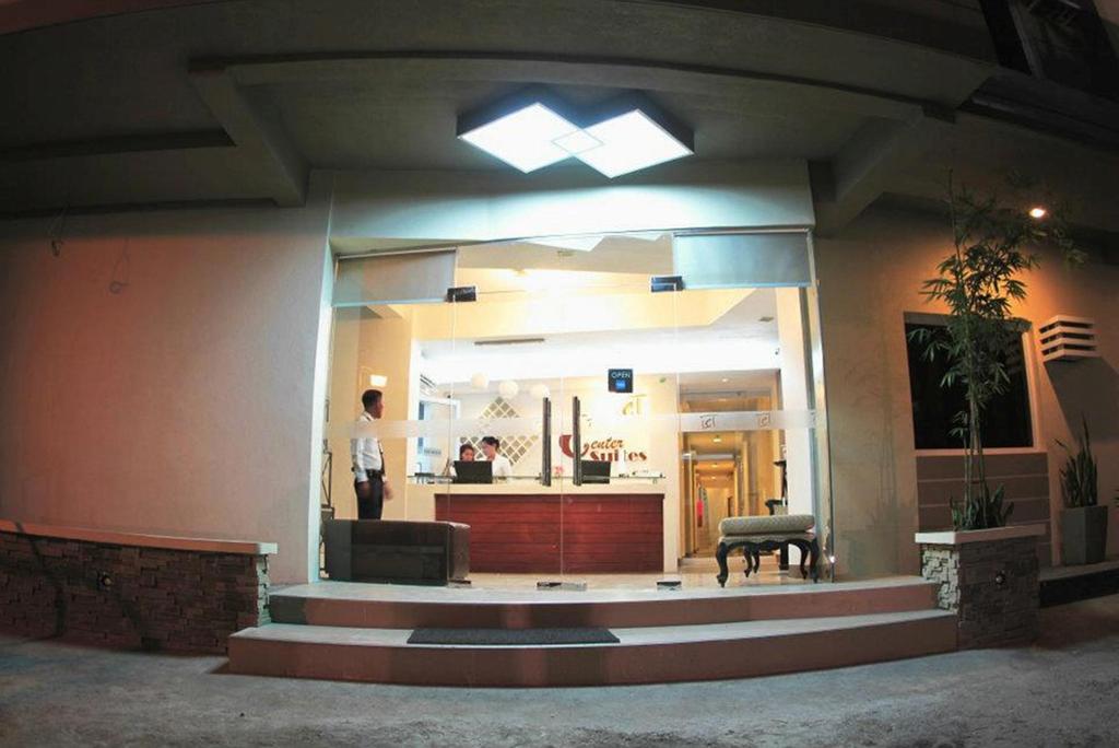 The Center Suites Cebu Extérieur photo